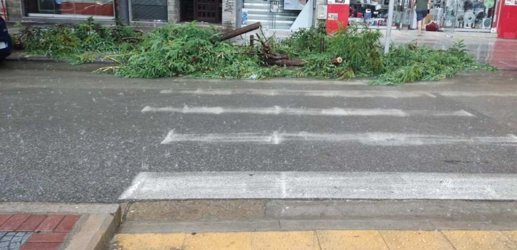 Στους δρόμους ο δήμος Θεσσαλονίκης μετά την καταιγίδα (φωτ.)