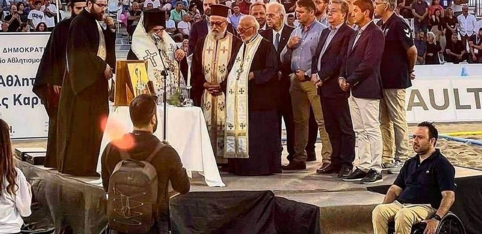 Εικόνα ντροπής στην Κρήτη: Πολιτικοί και ιερείς γέμισαν την εξέδρα και αποκλείστηκαν οι Παραολυμπιονίκες (βίντεο)