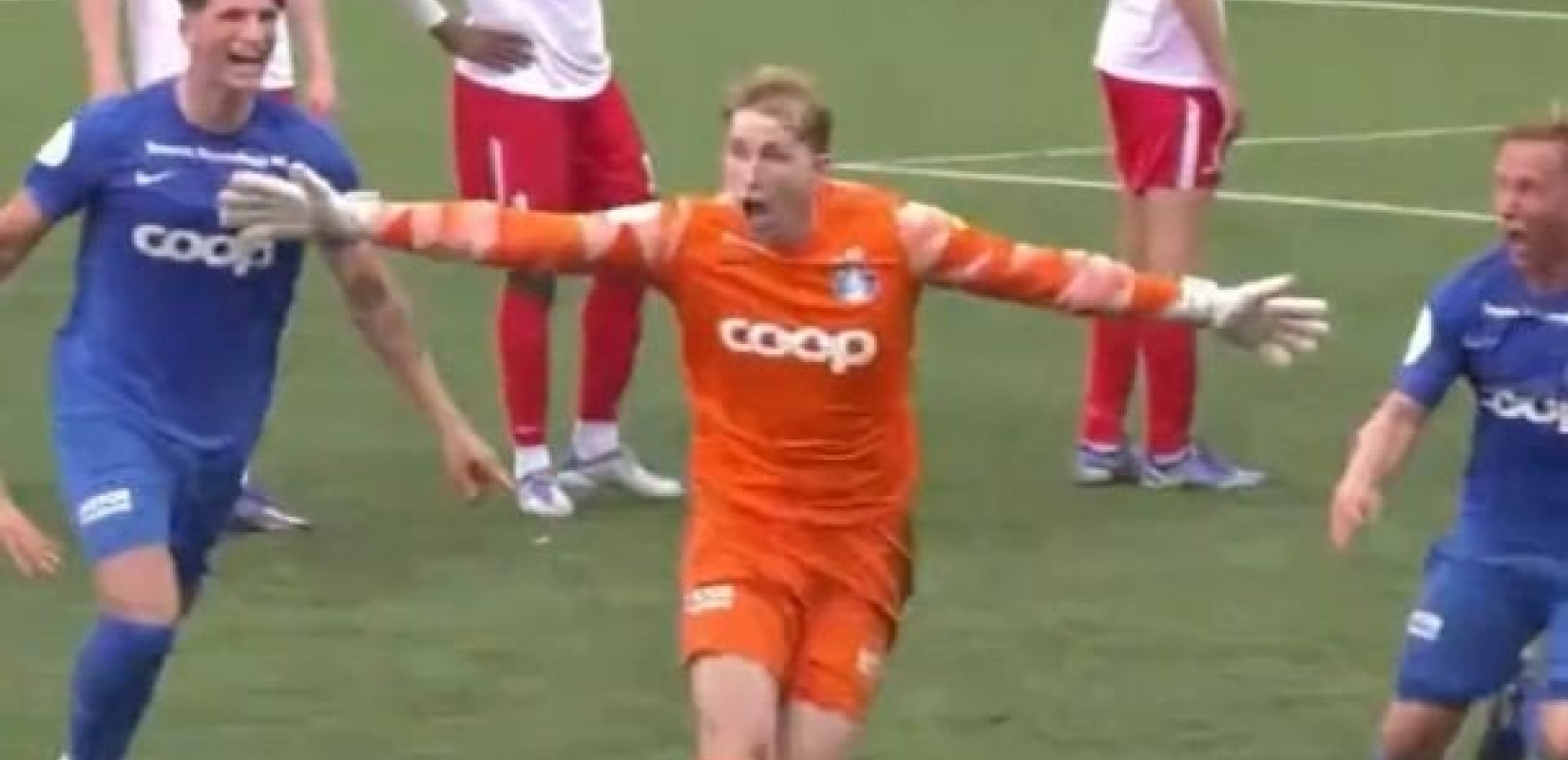 Νορβηγία: Με ασύλληπτο ψαλιδάκι έσωσε τερματοφύλακας στη Γ' κατηγορία τον βαθμό για την ομάδα του (βίντεο)