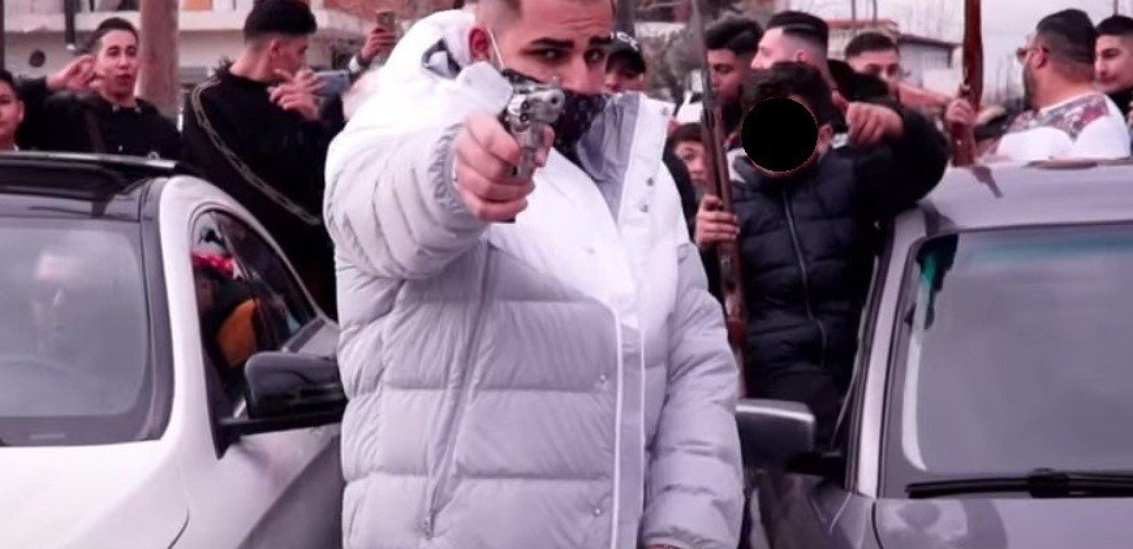 Συνομιλία επιβαρύνει τη θέση του τράπερ που κατηγορείται για τον βιασμό 16χρονης Συνομιλία επιβαρύνει τη θέση του τράπερ που κατηγορείται για τον βιασμό 16χρονης