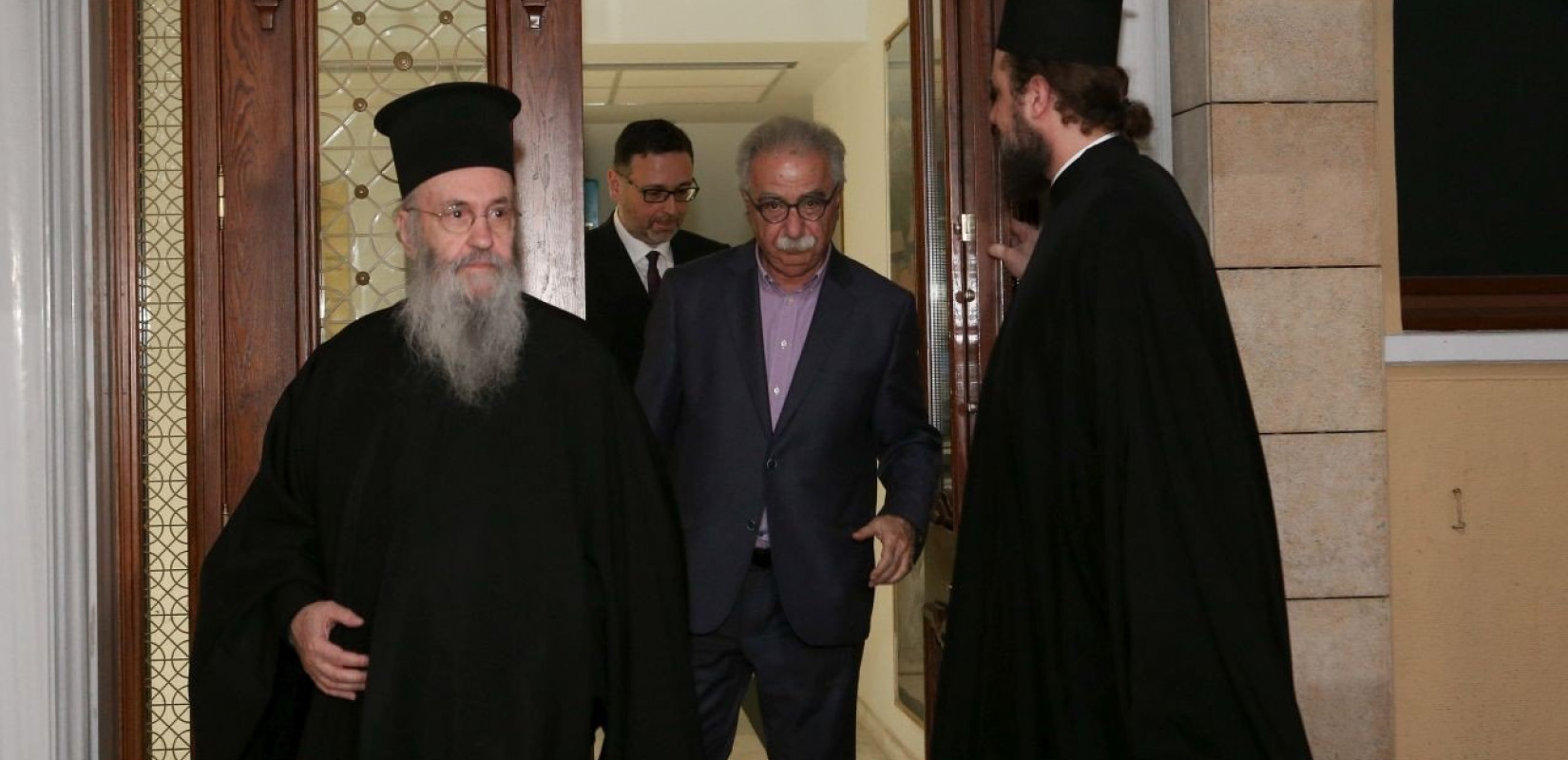 Με την ειδική επιτροπή διαλόγου της Εκκλησίας συναντάται ο Γαβρόγλου