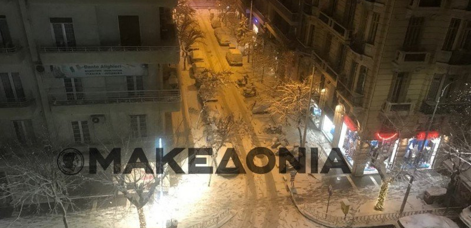 Βραδινή πυκνή χιονόπτωση "έντυσε" στα λευκά όλη τη Θεσσαλονίκη (photos & video) 