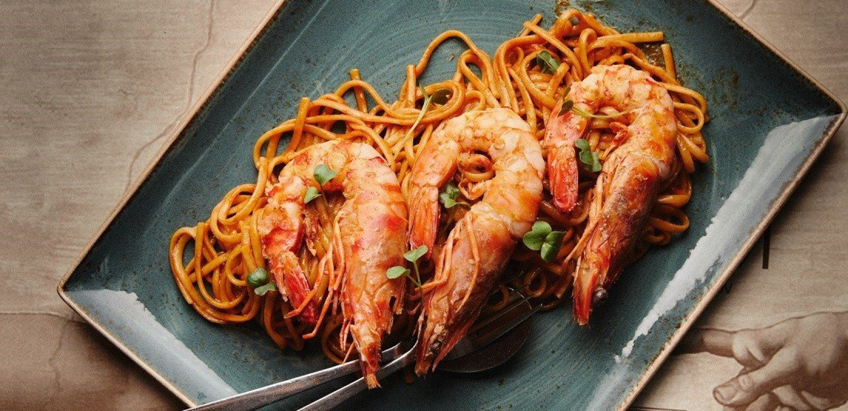 Το «Νέον» στην Τούμπα: Τρία καταστήματα, διαφορετικών γαστρονομικών προτάσεων το καθένα