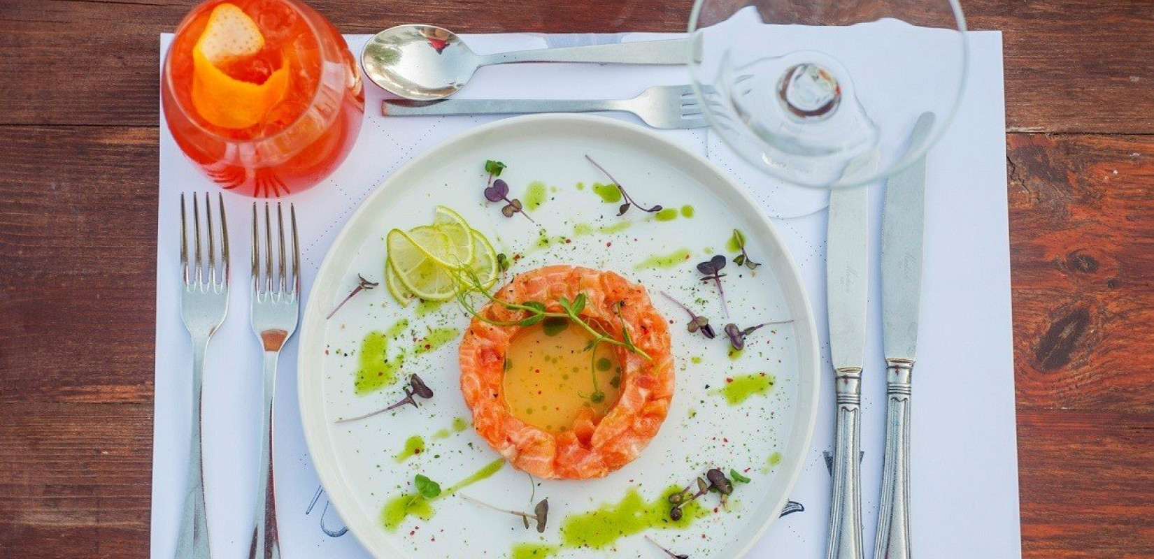 Αφιέρωμα: Εστιατόρια στη Θεσσαλονίκη με θέα θάλασσα… για μοναδικά γευστικά «ταξίδια»