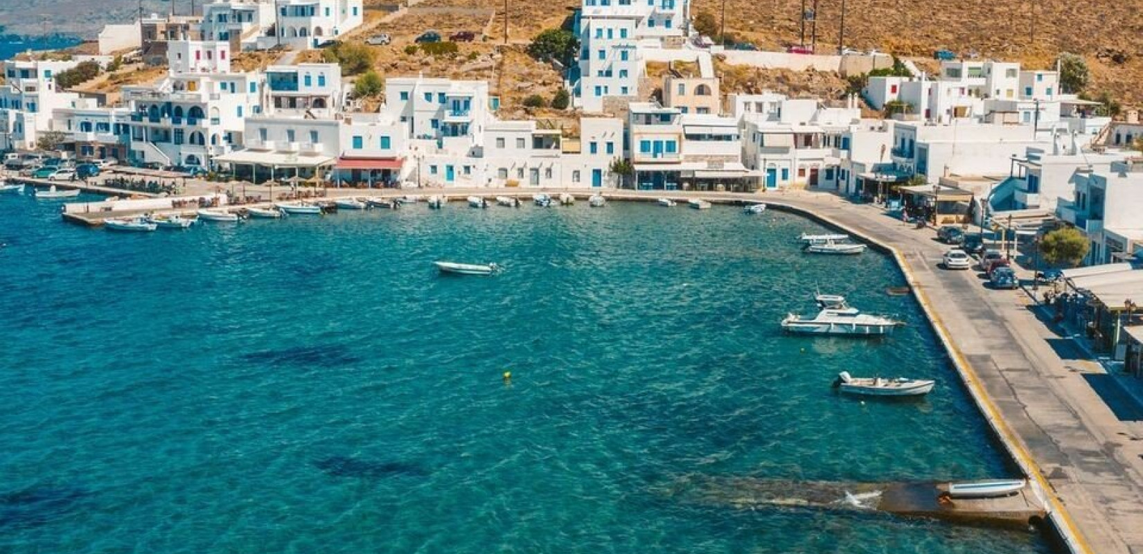 Συνεχίζεται η κόντρα για τις βίλες: «Το σπίτι της Τήνου δεν χτίστηκε με χρήματα του ΟΕΚ» απαντά η ΝΔ