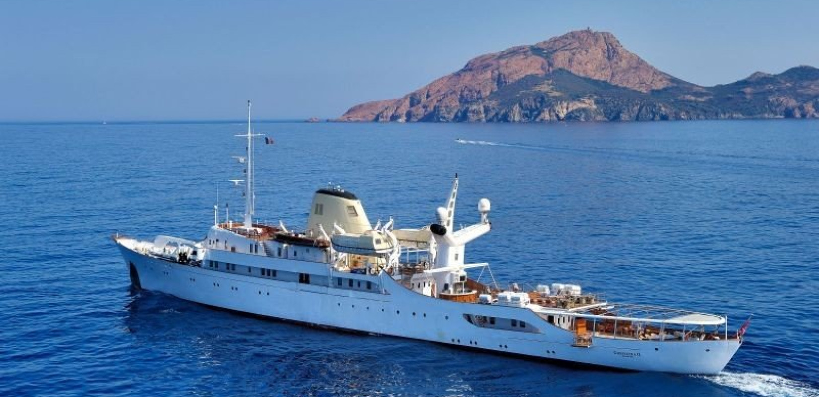Η θαλαμηγός «Christina O» του Αριστοτέλη Ωνάση πέρασε τον Ισθμό της Κορίνθου (βίντεο)