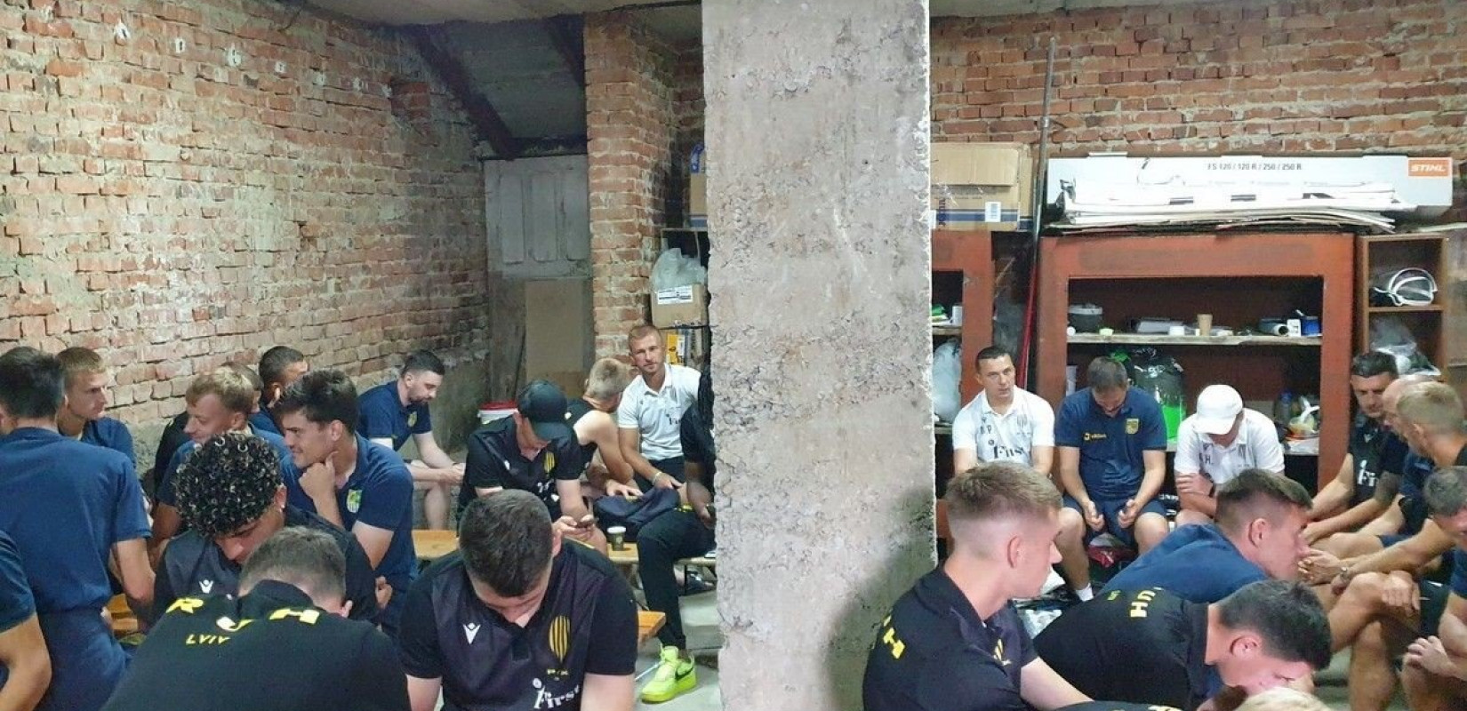 Ουκρανία: Αεροπορική επιδρομή των Ρώσων έστειλε τους παίκτες των Λβιβ και Μέταλιστ στο καταφύγιο (βίντεο)