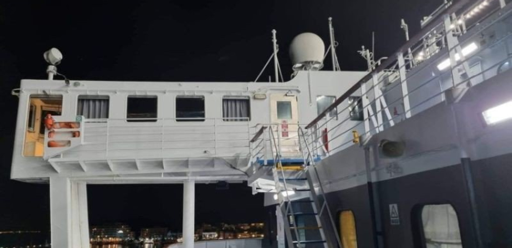 Μυτιλήνη: Κτηνοτρόφοι κατέλαβαν τον καταπέλτη του «Νήσος Σάμος» - Το πλοίο αναχώρησε με τους μισούς επιβάτες και χωρίς οχήματα