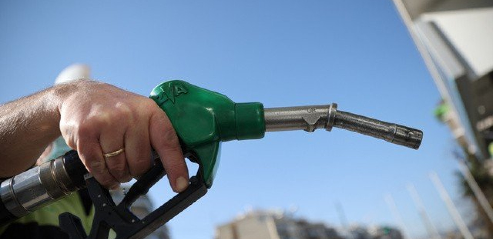 Βενζίνες, διαλύτες και… χρυσά κέρδη  για τη μαφία των καυσίμων