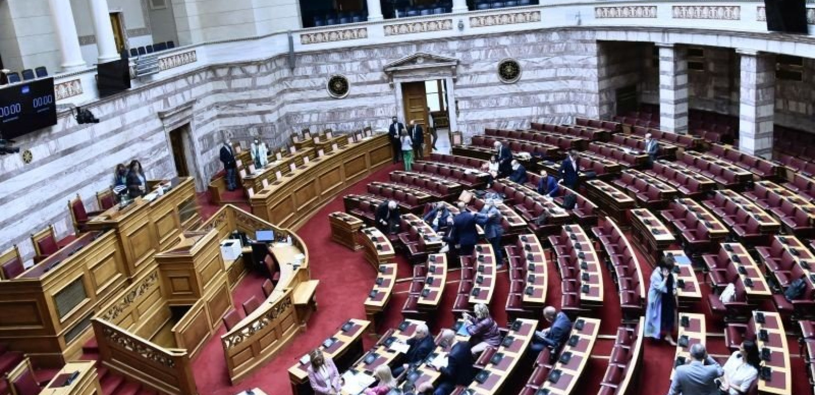 Βουλή: Ψηφίστηκε το νομοσχέδιο για τη δευτεροβάθμια περίθαλψη