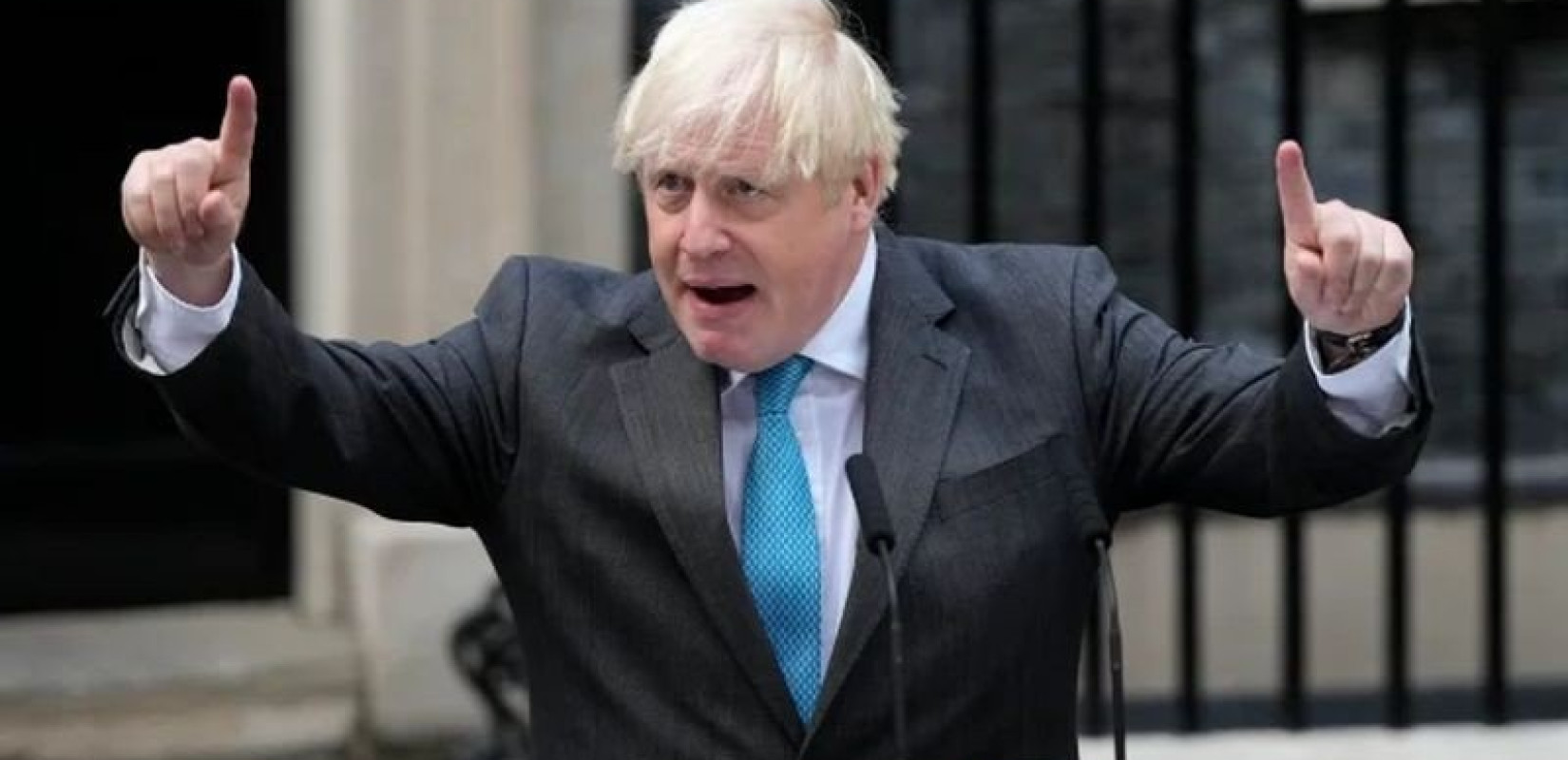 Το αντίο του Μπόρις Τζόνσον: Προσφέρει ένθερμη υποστήριξη στη Λιζ Τρας και φεύγει σαν «πύραυλος εκτόξευσης»