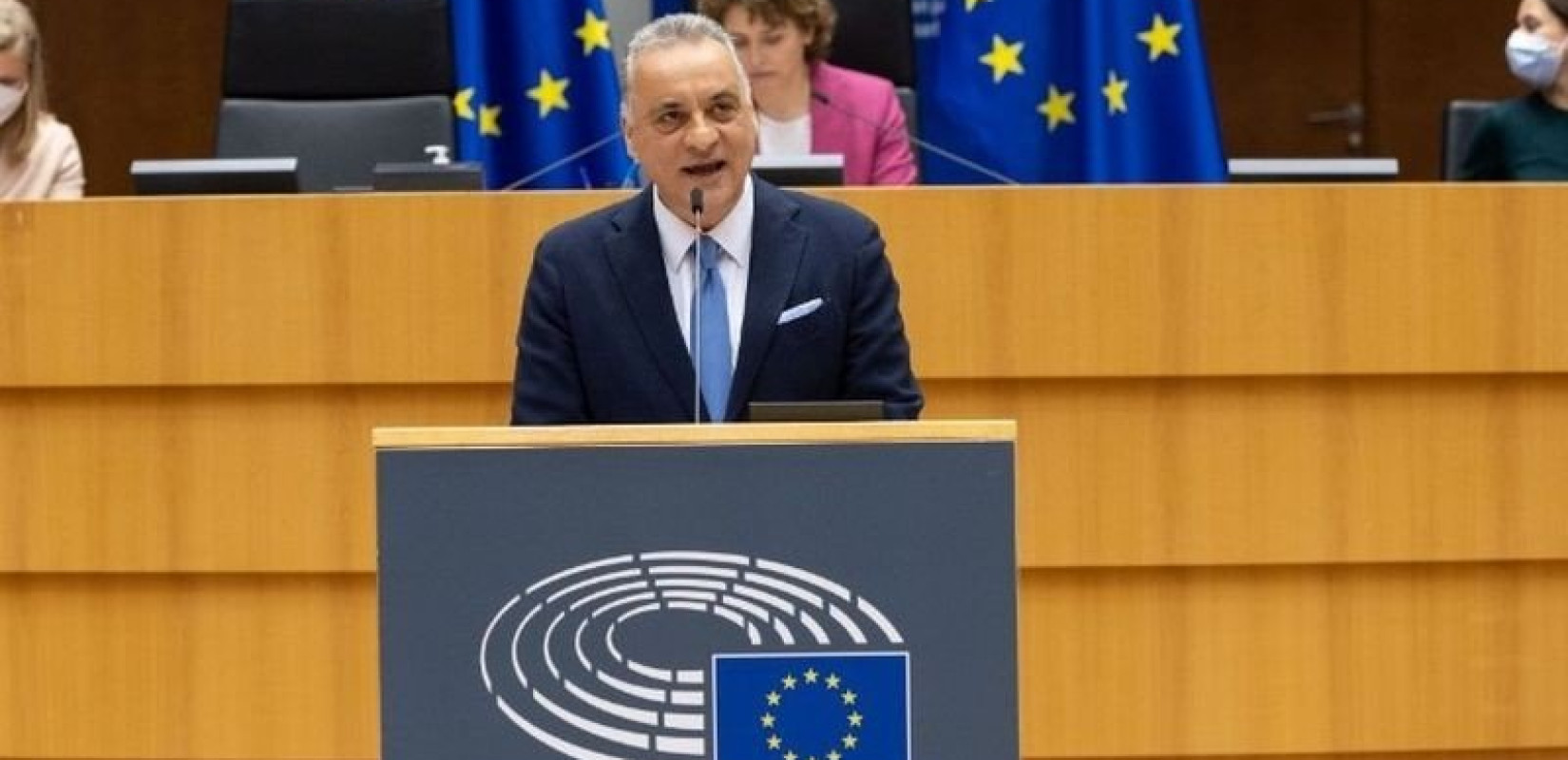 Μ. Κεφαλογιάννης προς Κομισιόν: «Υφαρπάζεται και δημεύεται η Μονή της Αγίας Αικατερίνης του Σινά» Μ. Κεφαλογιάννης προς Κομισιόν: «Υφαρπάζεται και δημεύεται η Μονή της Αγίας Αικατερίνης του Σινά»