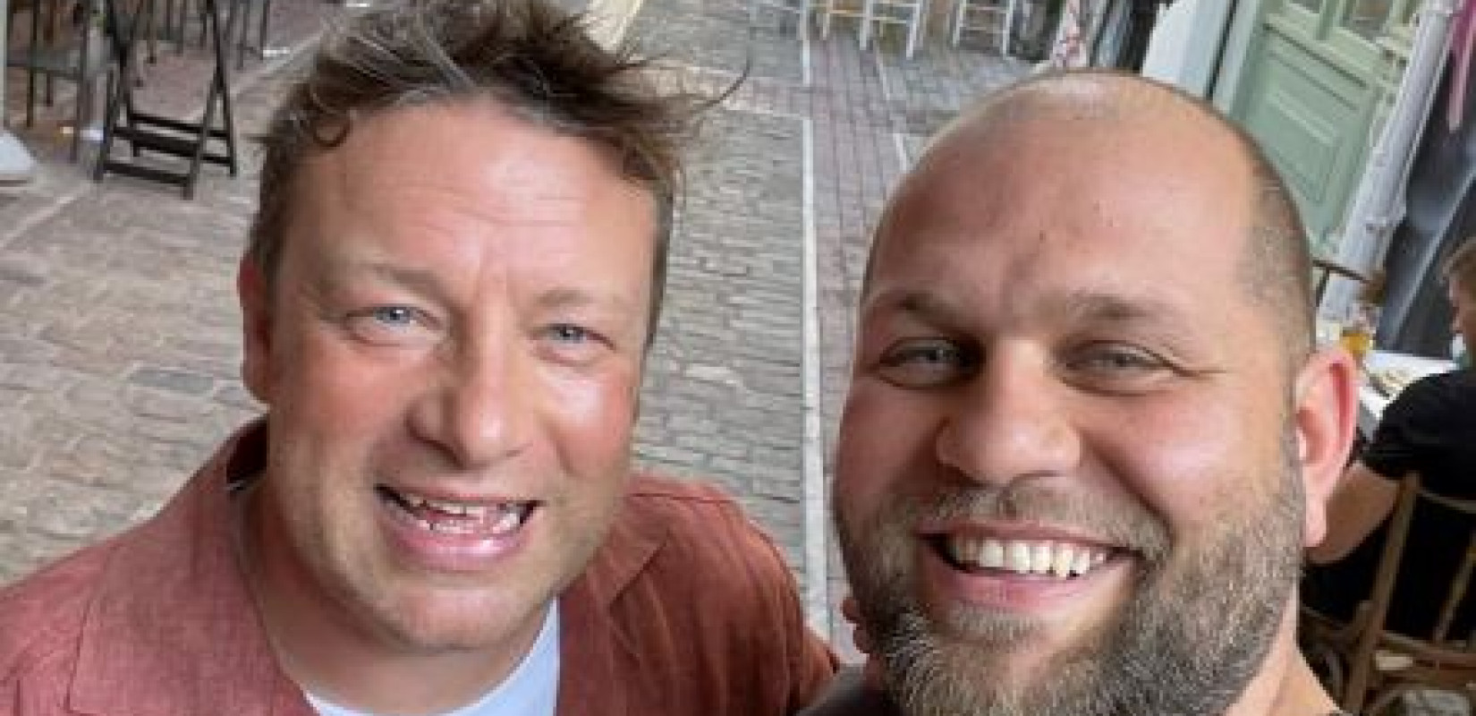 Ο Θεσσαλονικιός ψαράς που «έμαθε» φιλετάρισμα στον Τζέιμι Όλιβερ (φωτ.)