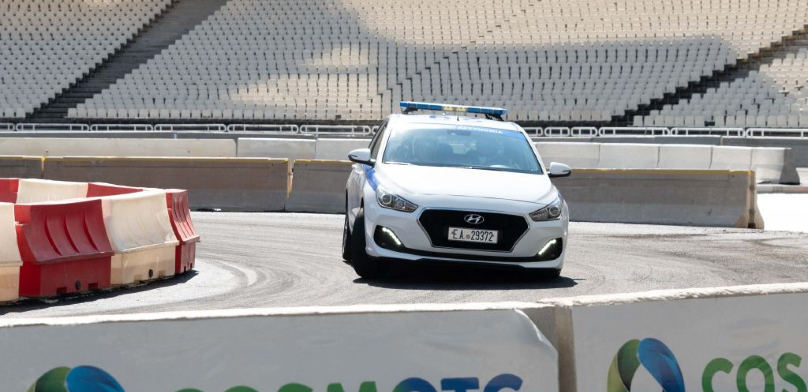 Με περιπολικά έτρεξαν στην υπερειδική διαδρομή του Ακρόπολις στο ΟΑΚΑ 12 αστυνομικοί