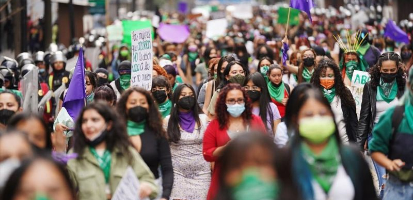 Λατινική Αμερική: Χιλιάδες γυναίκες διαδήλωσαν υπέρ του δικαιώματος στην άμβλωση