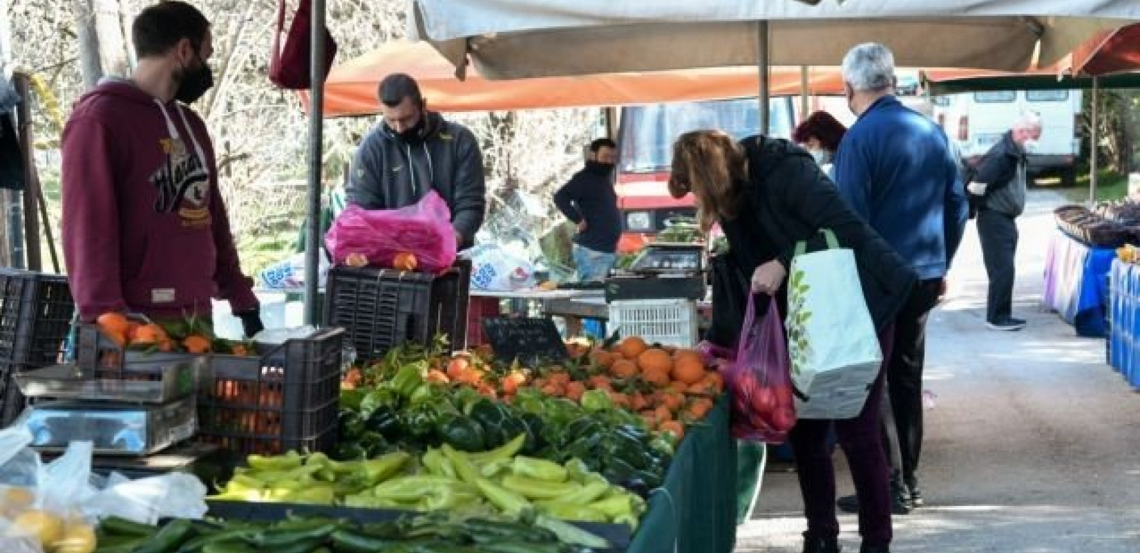 Λαϊκές αγορές: Έρχονται αλλαγές, αλλά δεν απομακρύνονται από τις γειτονιές - Ποιοι είναι στα «κάγκελα»