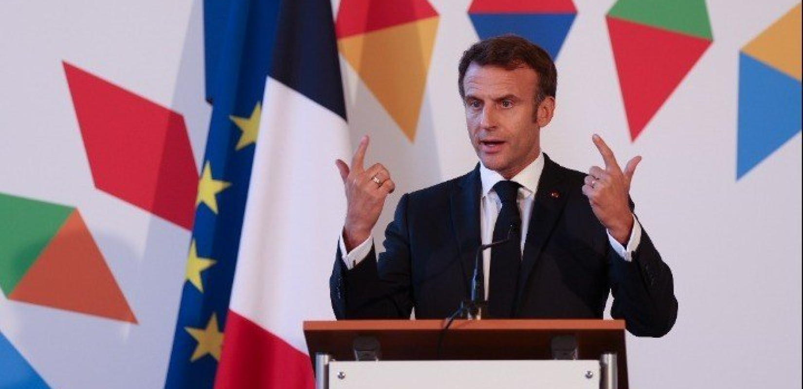Ο Μακρόν ζητάει από την Ευρώπη να μην είναι... παρατρεχάμενος των ΗΠΑ ή της Κίνας στο θέμα της Ταϊβάν