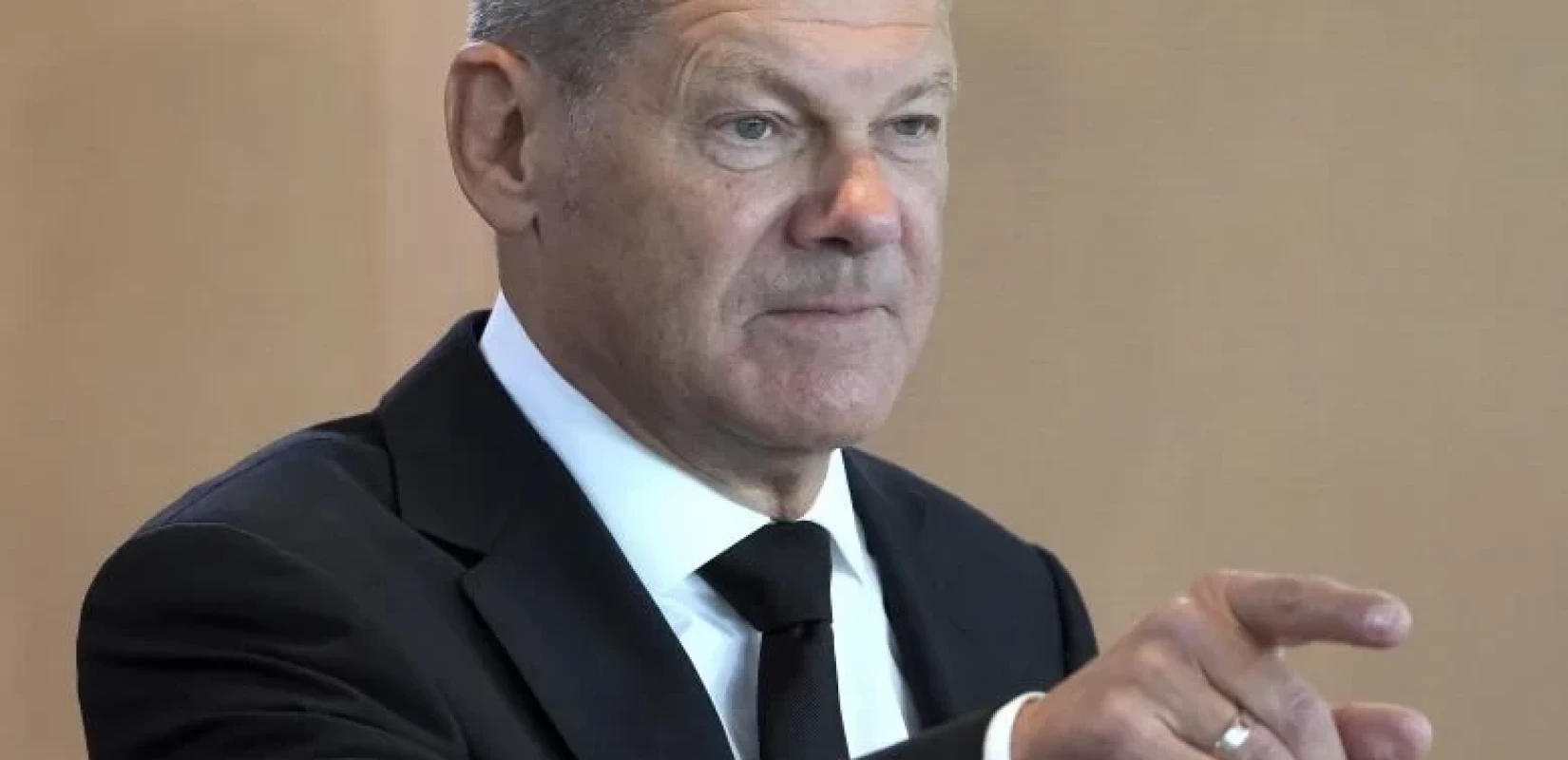 «Γέφυρες» στην Κίνα ρίχνει ο Σολτς