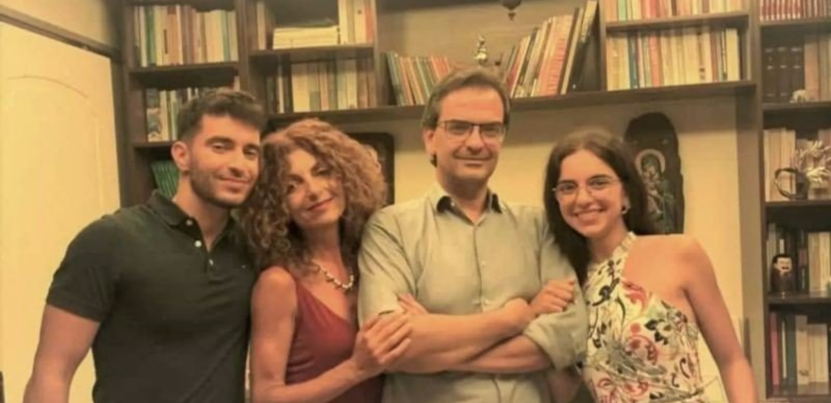 Μπήκαν... οικογενειακώς στο Πανεπιστήμιο Κρήτης: Μπαμπάς, μαμά, γιος και κόρη φοιτητές!