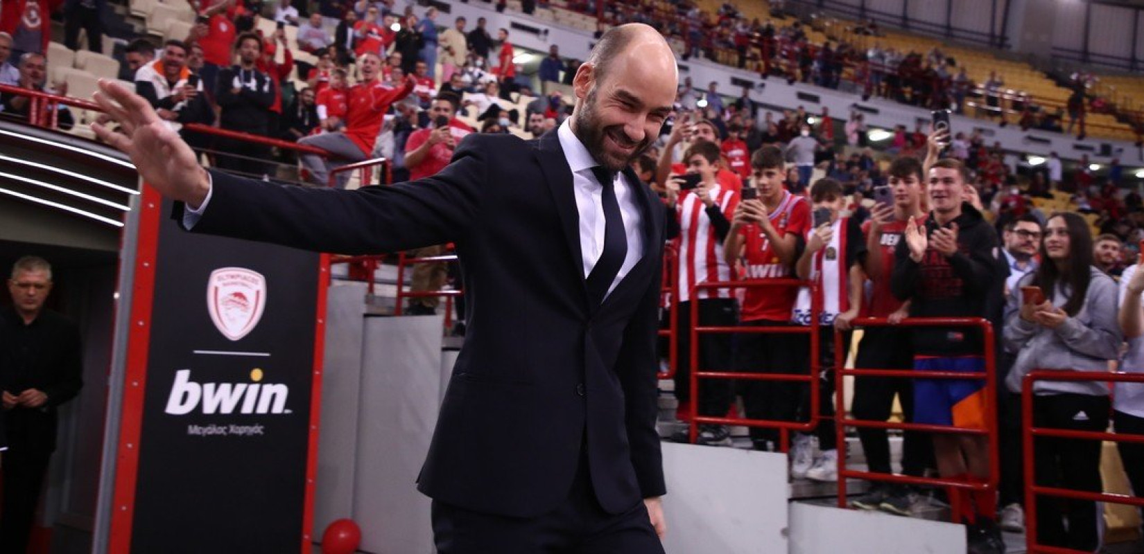 Μπάσκετ: Επισημοποιήθηκε η αποχώρηση του Βασίλη Σπανούλη από τον πάγκο της Μονακό