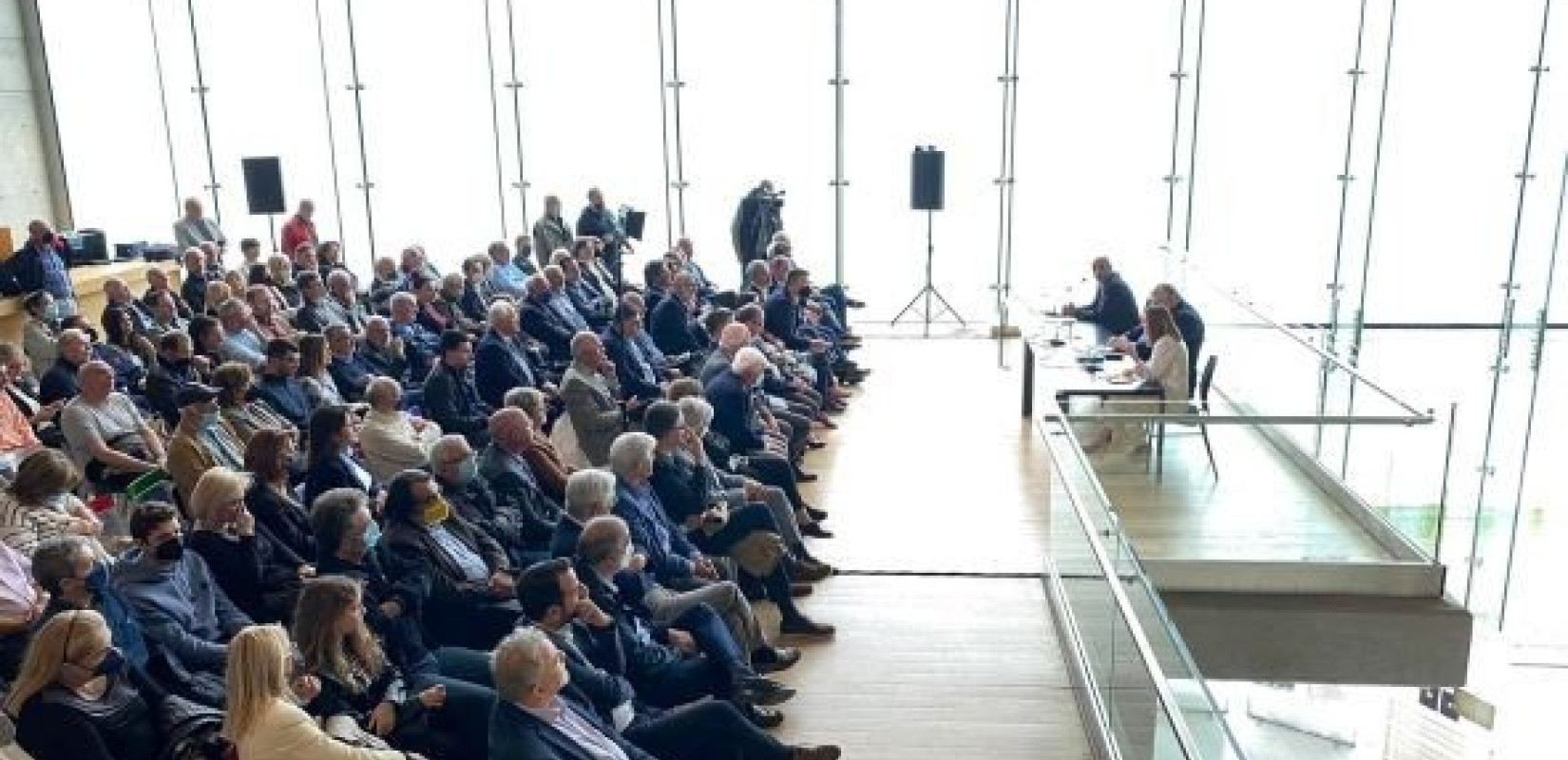 Ο Ευάγγελος Βενιζέλος με θέα τον Θερμαϊκό αποκαλύφθηκε και αποκάλυψε… παρασκήνια της οικονομικής κρίσης- Ποιοι έσπευσαν να τον ακούσουν;