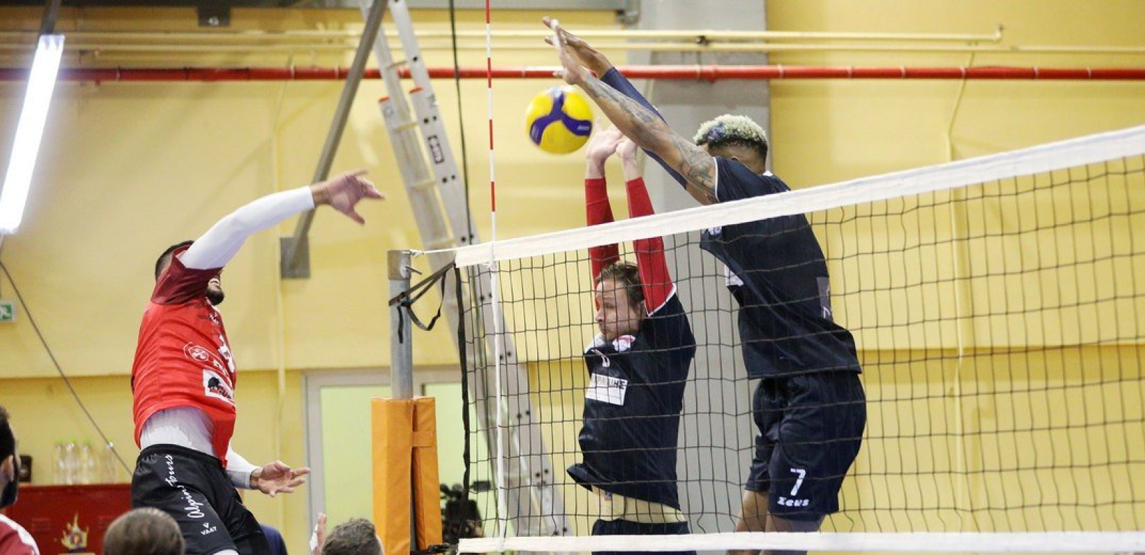 Βόλεϊ: Πρώτη νίκη ο Αριστοτέλης, πρώτο βαθμό ο Άθλος (βίντεο)