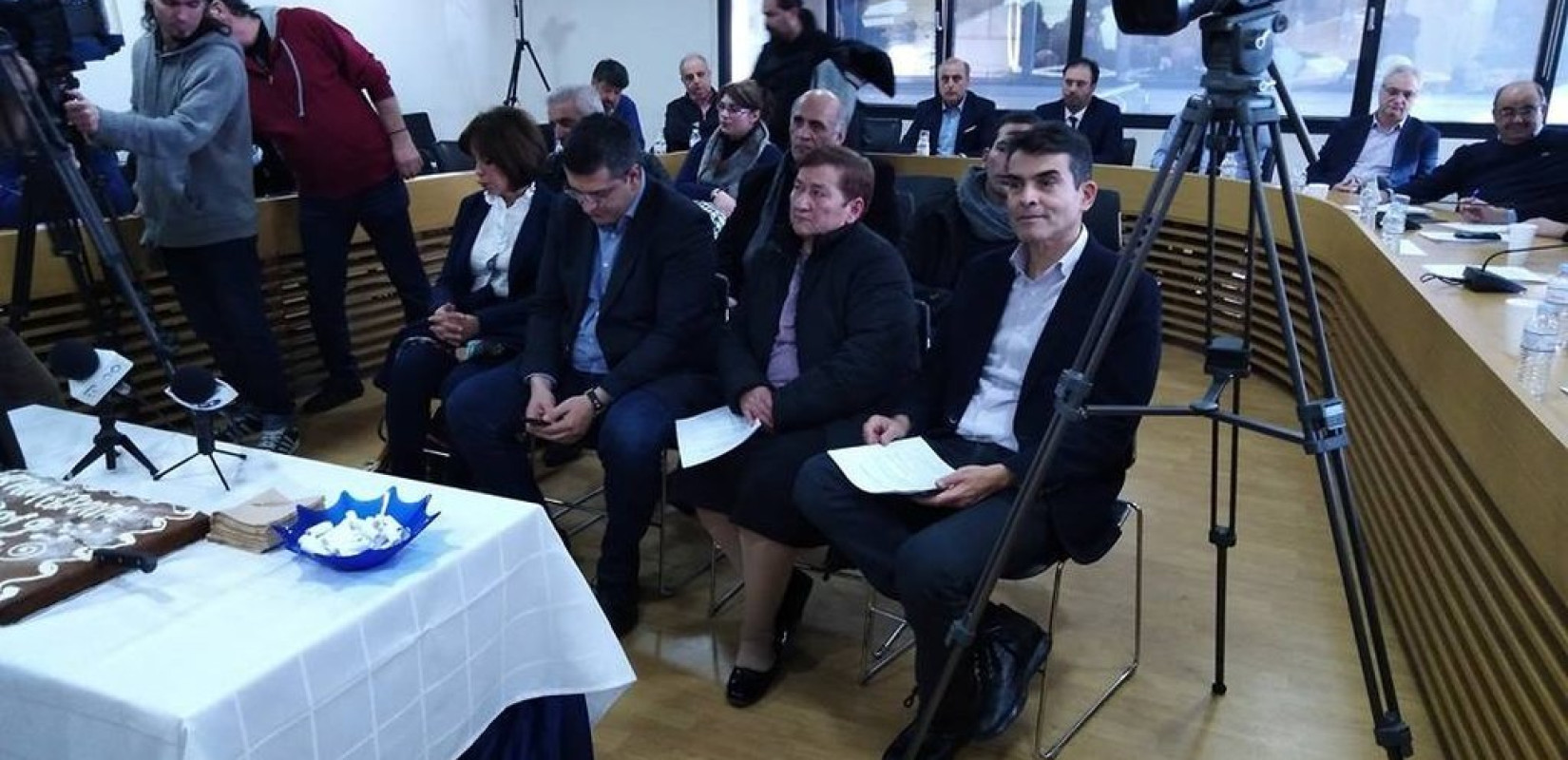 Θεσσαλονίκη: Η ΠΕΔΚΜ τίμησε μητέρα με 16 παιδιά