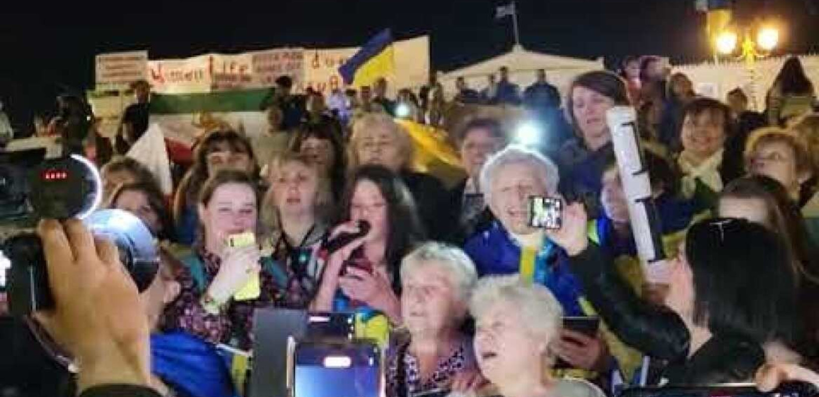 Η Ρουσλάνα επικεφαλής αντιπολεμικής συγκέντρωσης για την Ουκρανία στο Σύνταγμα