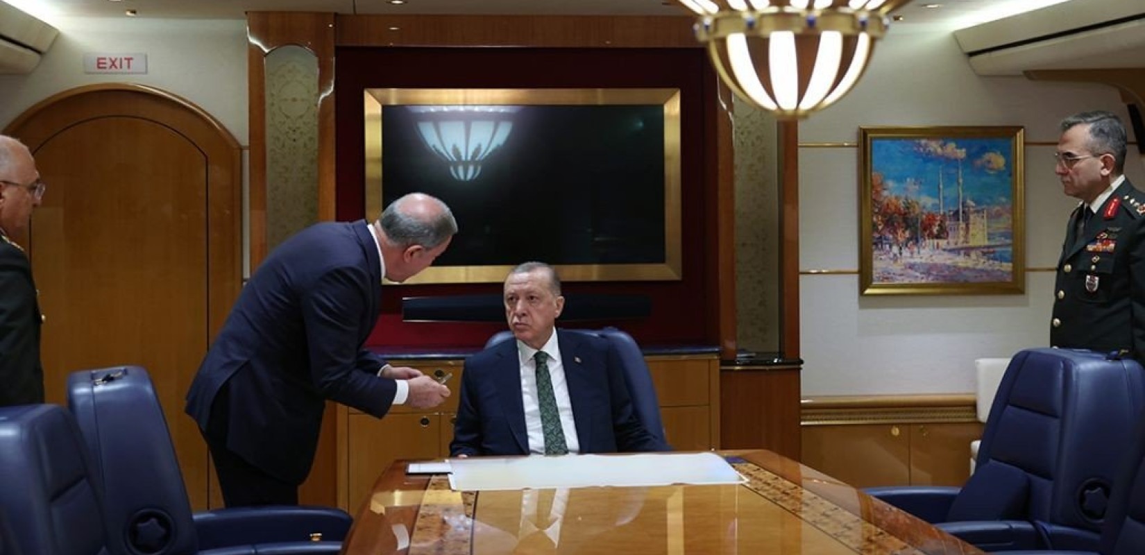 Η Άγκυρα δημοσιοποίησε βίντεο με τον Ερντογάν να... πατάει το κουμπί της επίθεσης κατά των Κούρδων (βίντεο)