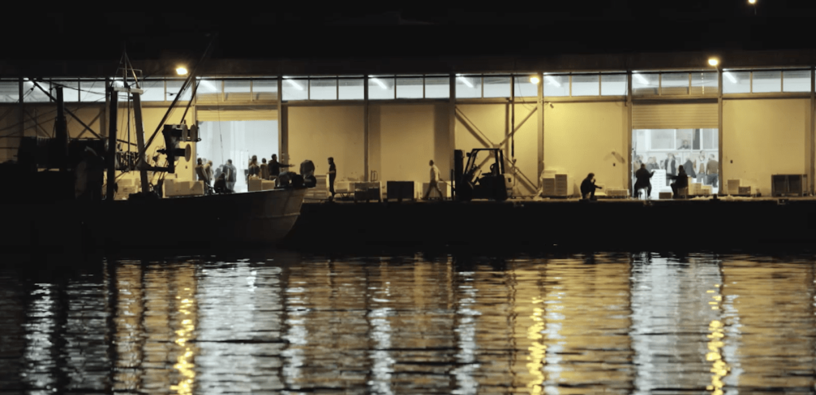 Πτώμα 70χρονου άνδρα ανασύρθηκε από το Λιμενικό στο λιμάνι του Πειραιά