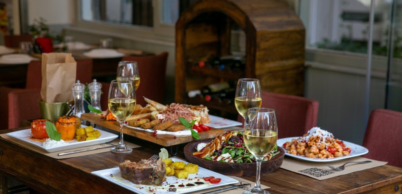 «Tselementes Ελληνική Κουζίνα»: Το εστιατόριο ελληνικής και μεσογειακής κουζίνας της Βασιλίσσης Όλγας, με τις σπάνιες κοπές και τα σπέσιαλ μαγειρευτά  «Tselementes Ελληνική Κουζίνα»: Το εστιατόριο ελληνικής και μεσογειακής κουζίνας της Βασιλίσσης Όλγας, με τις σπάνιες κοπές και τα σπέσιαλ μαγειρευτά