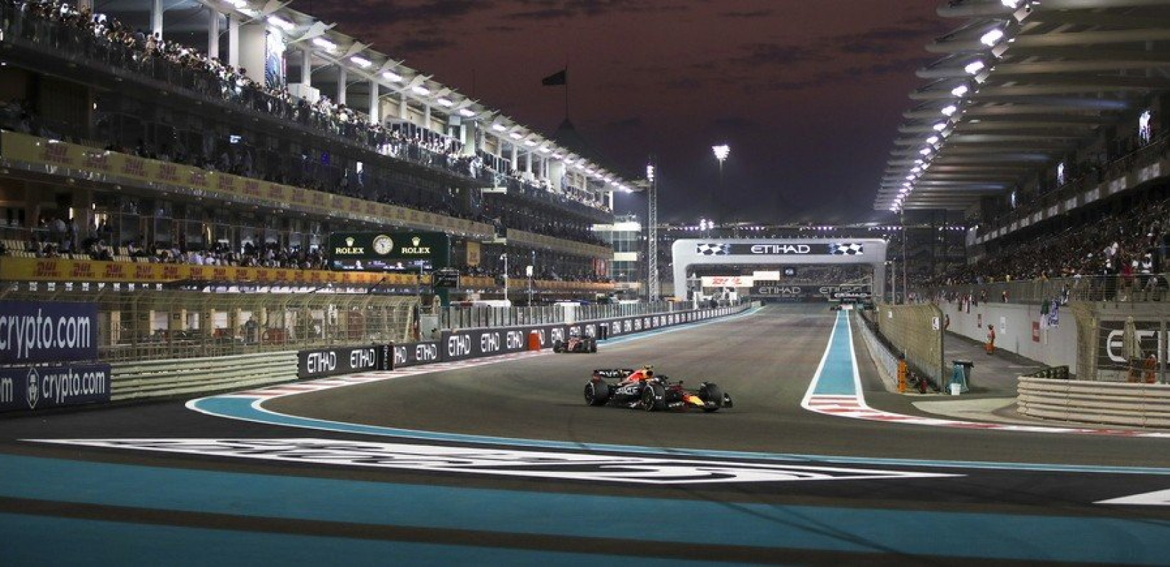 Φόρμουλα 1: Η αυλαία έπεσε με νίκη του Φερστάπεν στο Αμπού Ντάμπι - Τέλος καριέρας με... ντόνατ για τον Φέτελ (βίντεο)