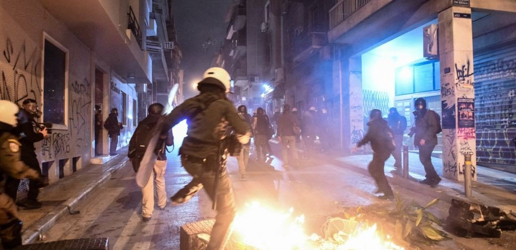 Επεισόδια στο Μενίδι: Τραυματίστηκε στο πρόσωπο από πυροβολισμό ο διοικητής της ΟΠΚΕ (βίντεο)