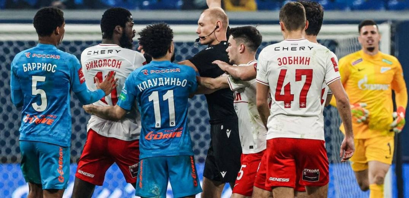 Βίντεο: Αδιανόητα επεισόδια σε ποδοσφαιρικούς αγώνες στη Ρωσία και την Τουρκία - Απίστευτες σκηνές