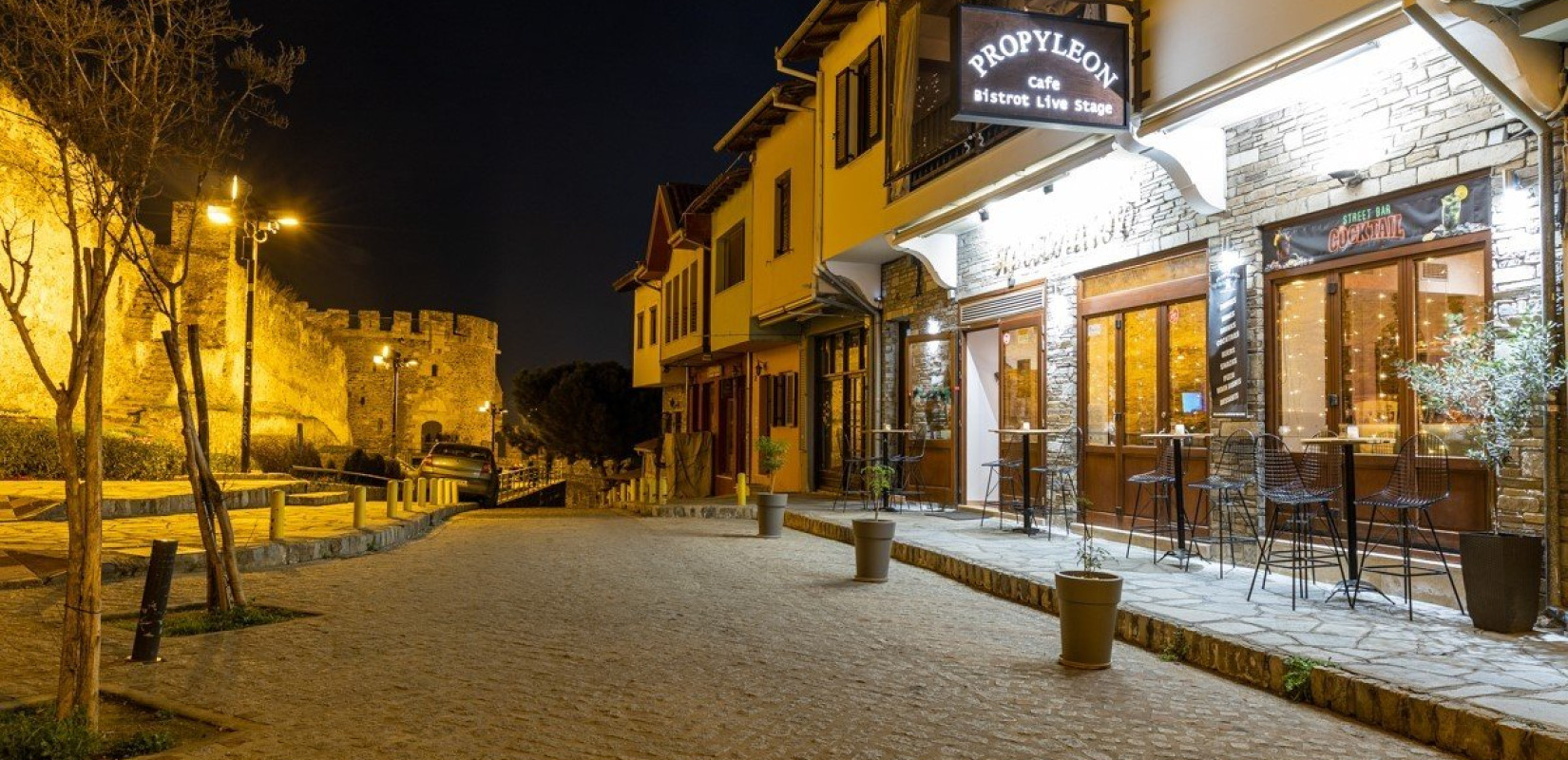 «Προπύλαιον»: Το cafe - bistrot - live stage της Άνω Πόλης, με την πανοραμική θέα