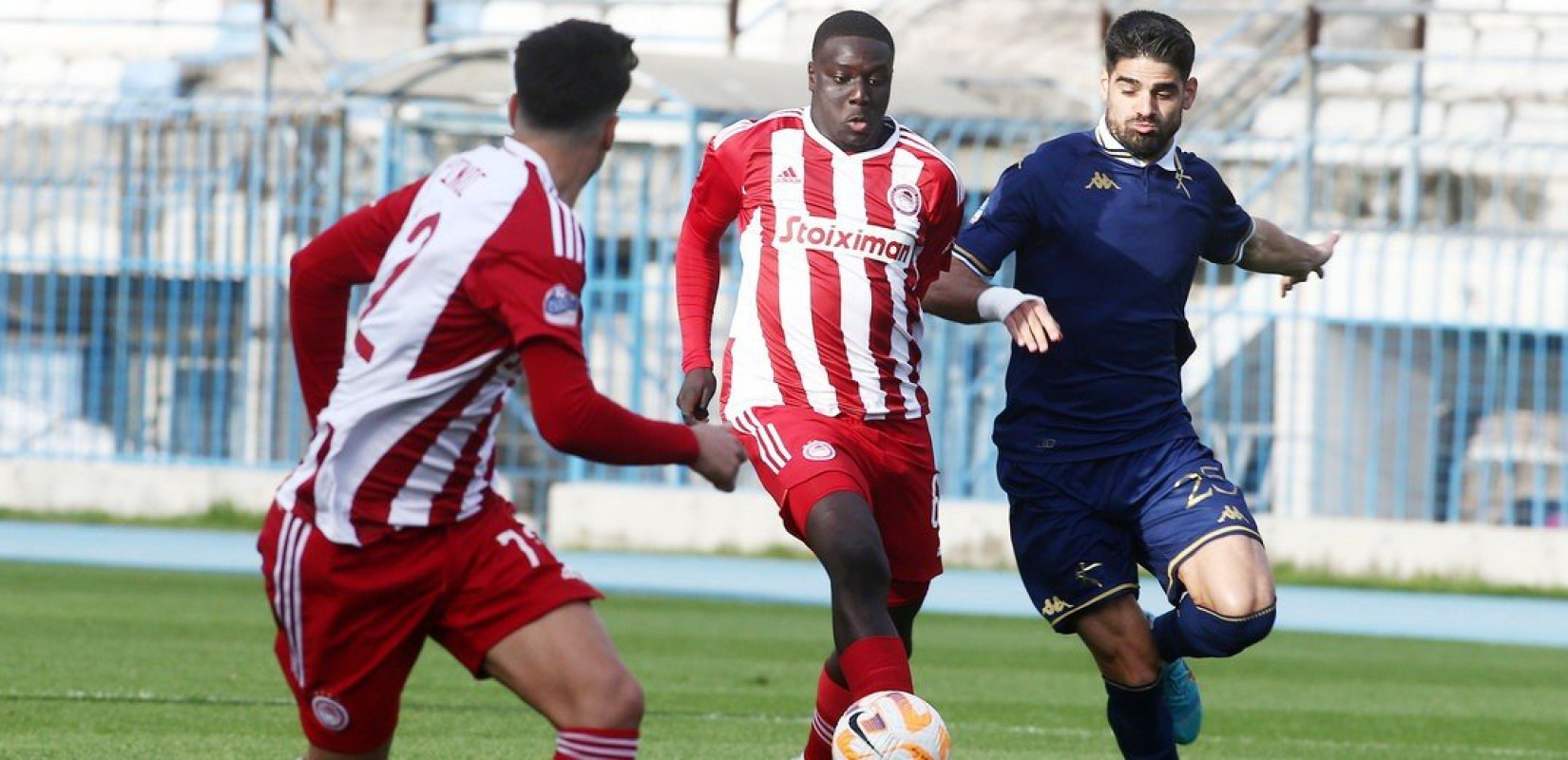 Super League 2: Ο Ολυμπιακός Β' διαμαρτύρεται για τη διαιτησία και δεν βγαίνει στο 2ο ημίχρονο στην Καλλιθέα (βίντεο)