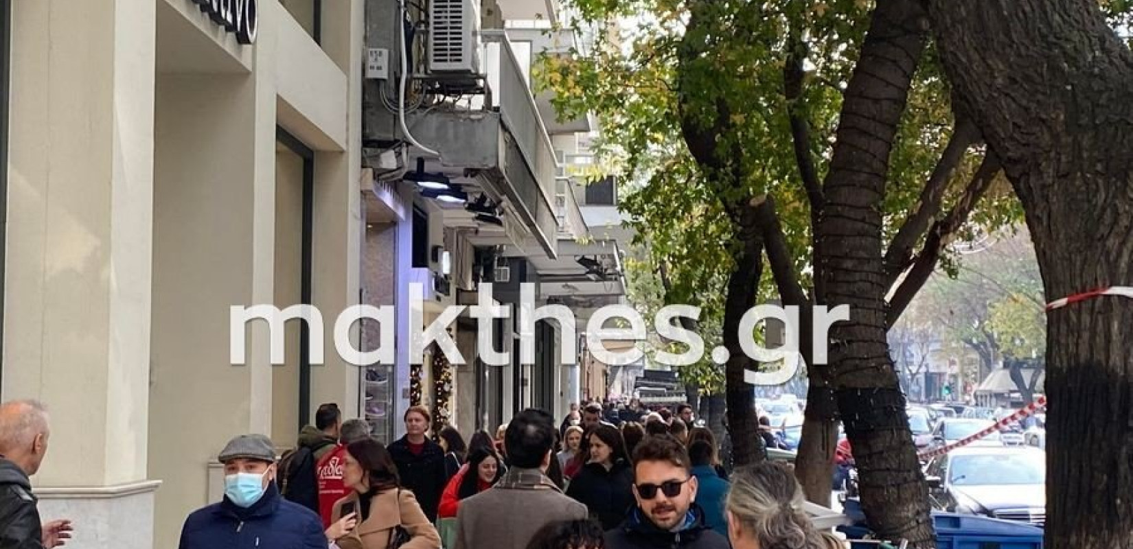 Τα ψώνια της τελευταίας στιγμής δίνουν το «φιλί της ζωής» στην αγορά παραμονή Χριστουγέννων
