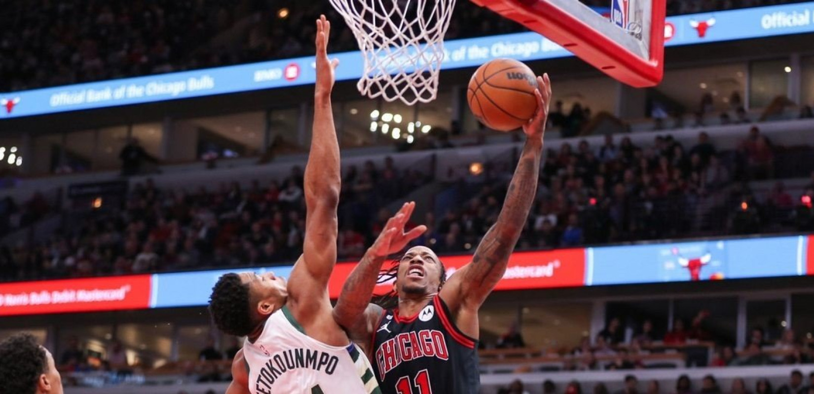 NBA: «Αυτοχειρία» των Μπακς στη μεγάλη βραδιά του Αντετοκούνμπο (βίντεο)