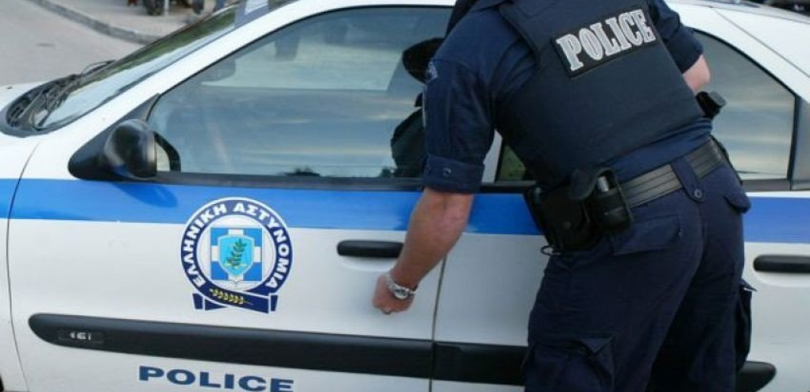 Σύνταγμα: Παραδόθηκαν οι 2 ανήλικες αδερφές που μαχαίρωσαν την 16χρονη