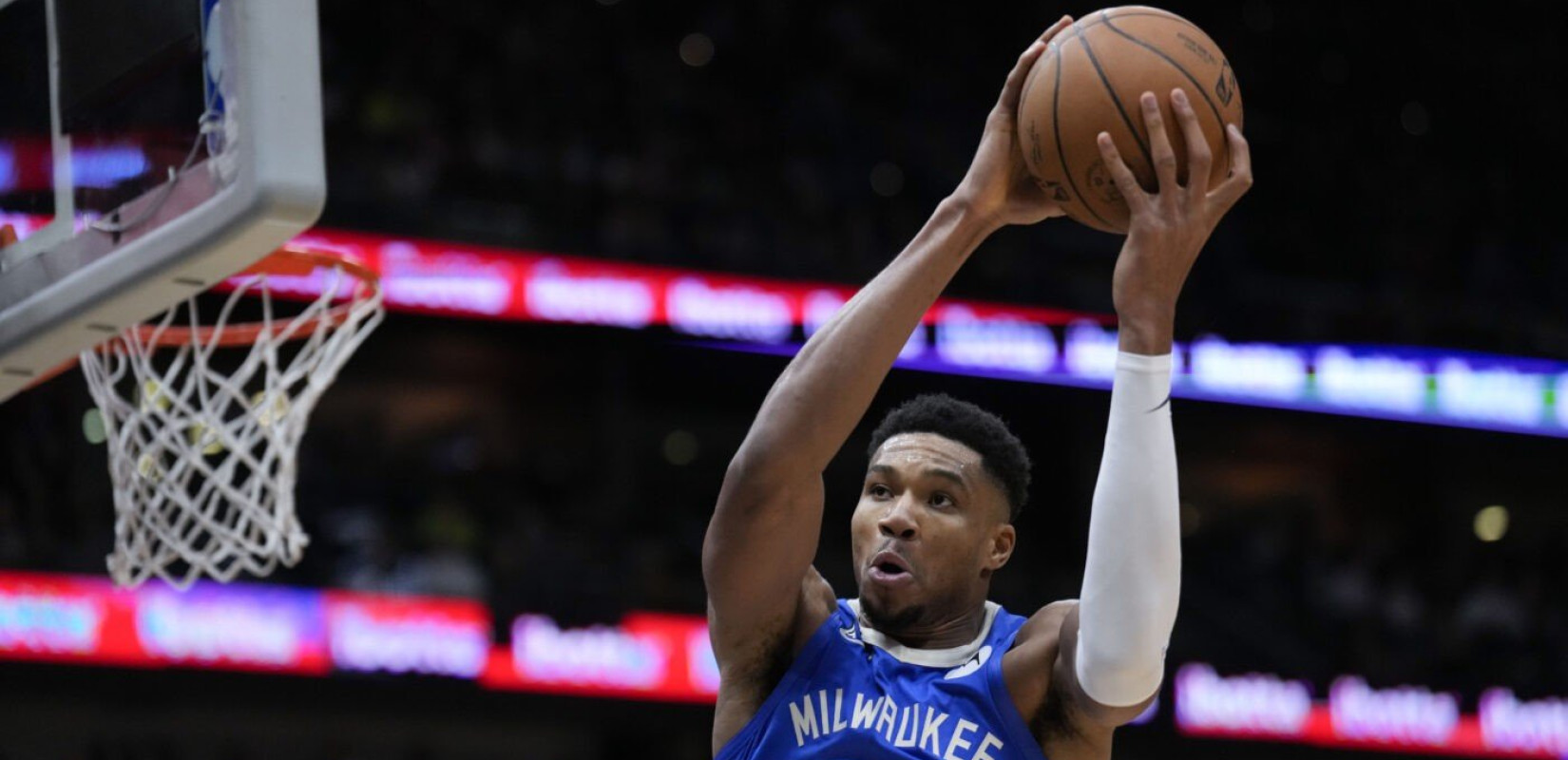 ΝΒΑ: Γιάννης... κερνούσε στο πάρτι των Μπακς στη Νέα Ορλεάνη (βίντεο)