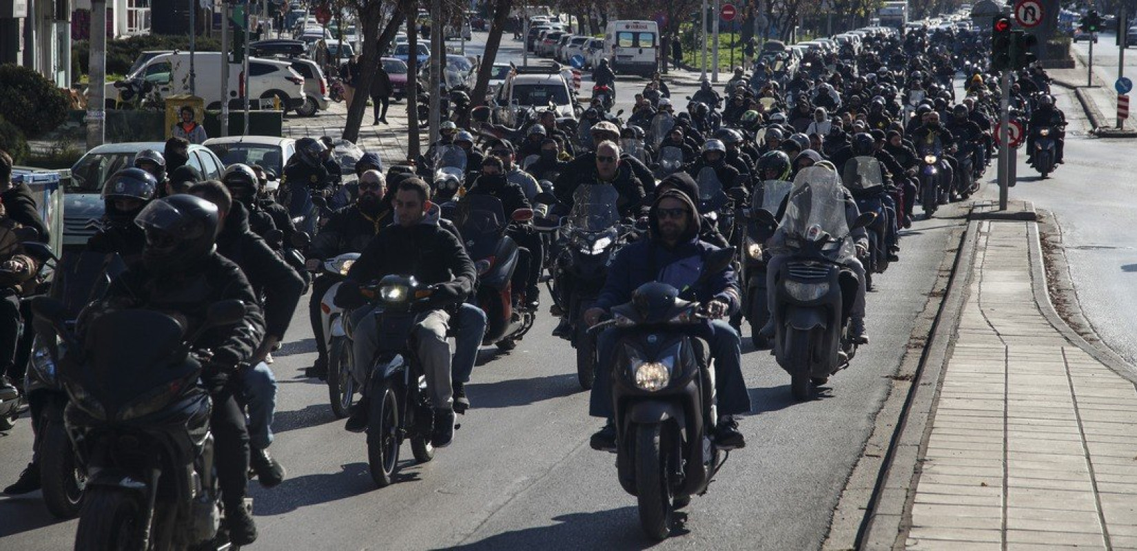 Δείτε εικόνες από τη μηχανοκίνητη πορεία διαμαρτυρίας των φιλάθλων του Άρη