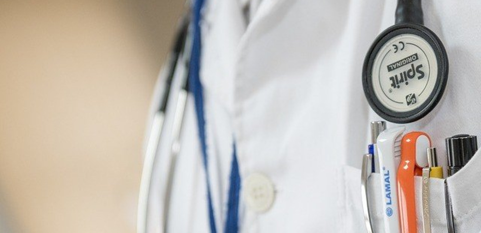 Θεσσαλονίκη: Ελεύθερος με όρους ο ψευτογιατρός που φέρεται να εξαπατούσε ασθενείς με σκλήρυνση κατά πλάκας