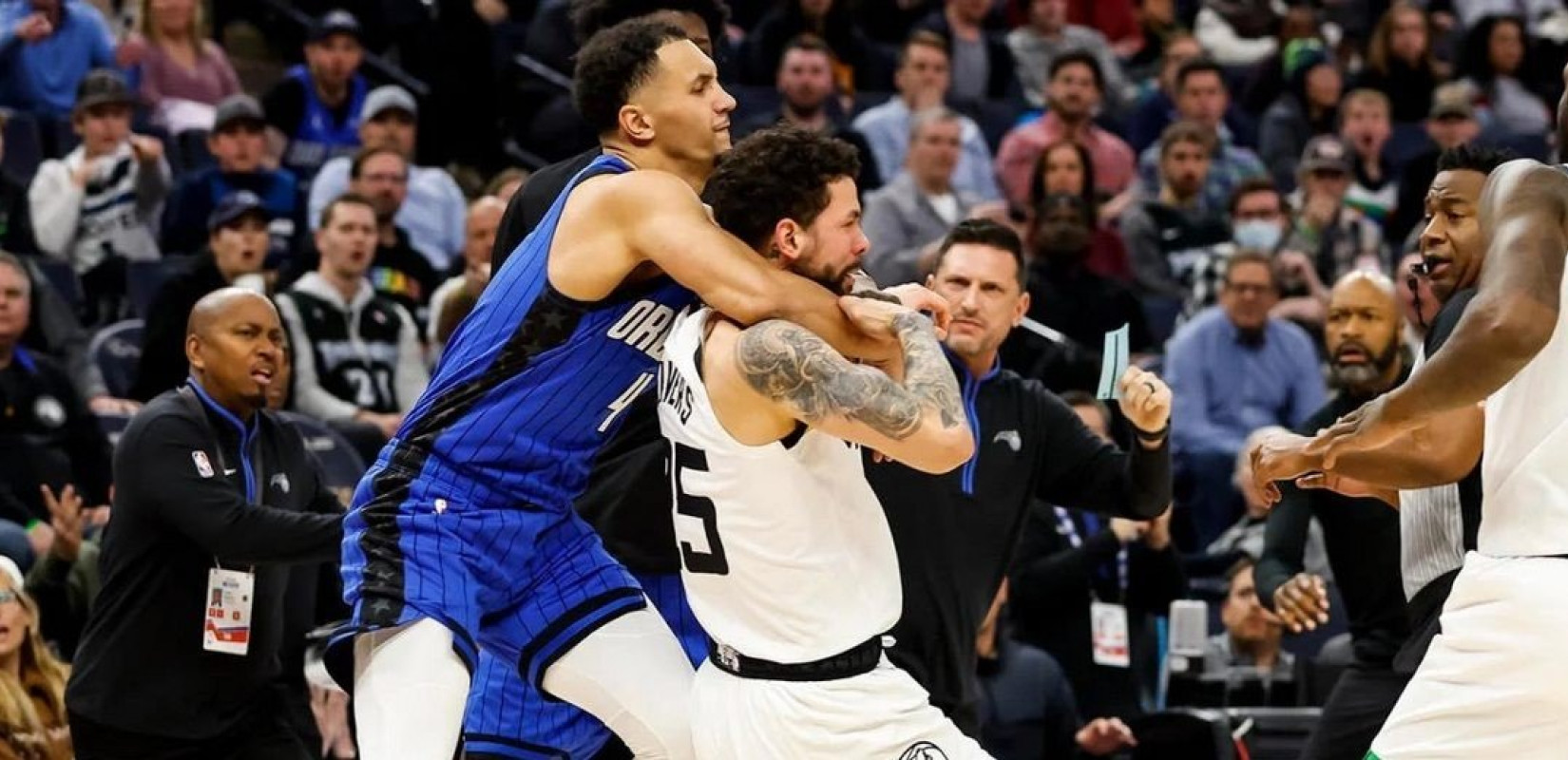 Άγριο ξύλο στο ΝΒΑ - Γροθιές και πέντε αποβολές (βίντεο)