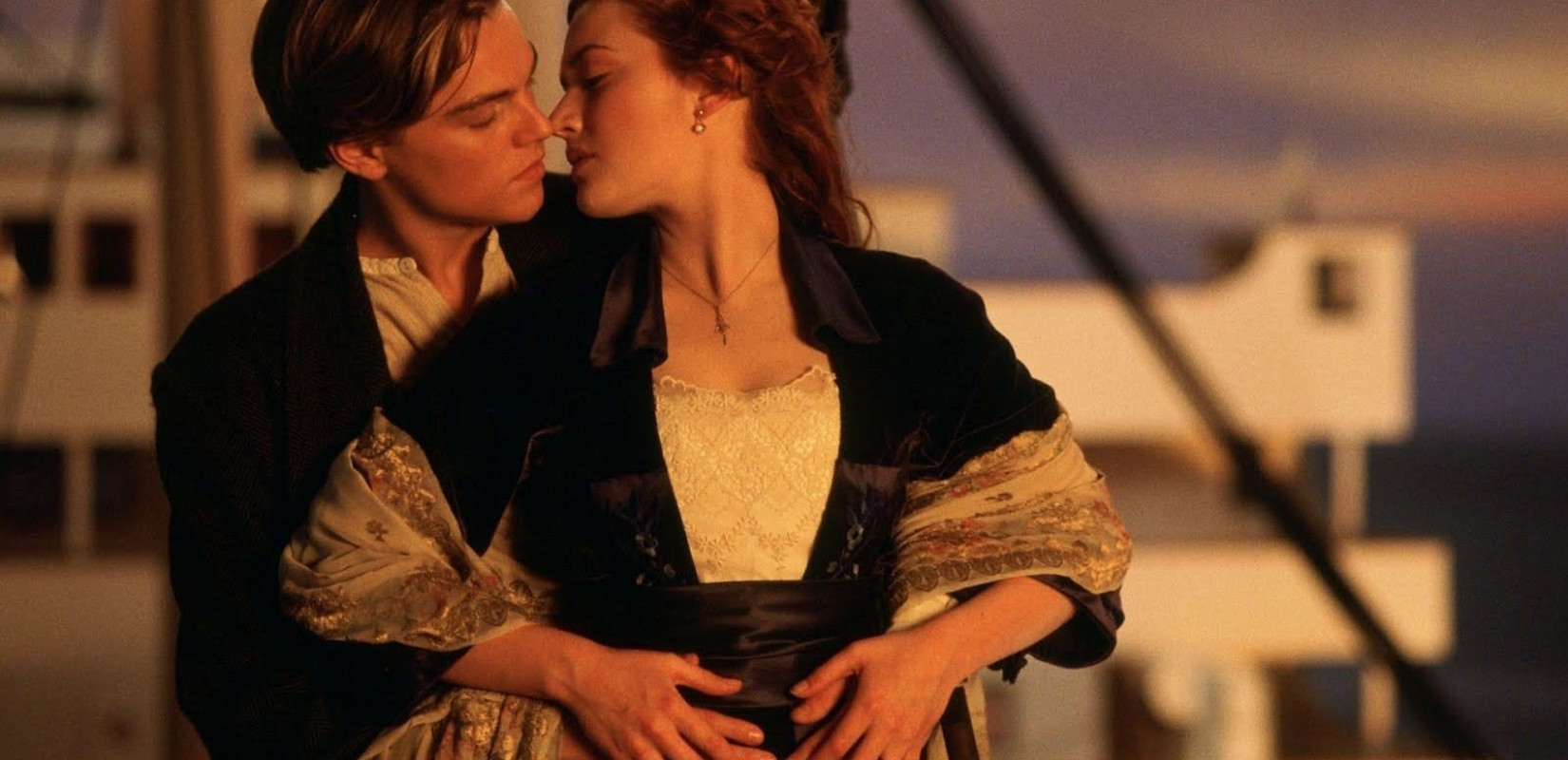 Το φιλί έχει τη δική του ιστορία - Ο... εφευρέτης και ο ρόλος του Μ. Αλέξανδρου 