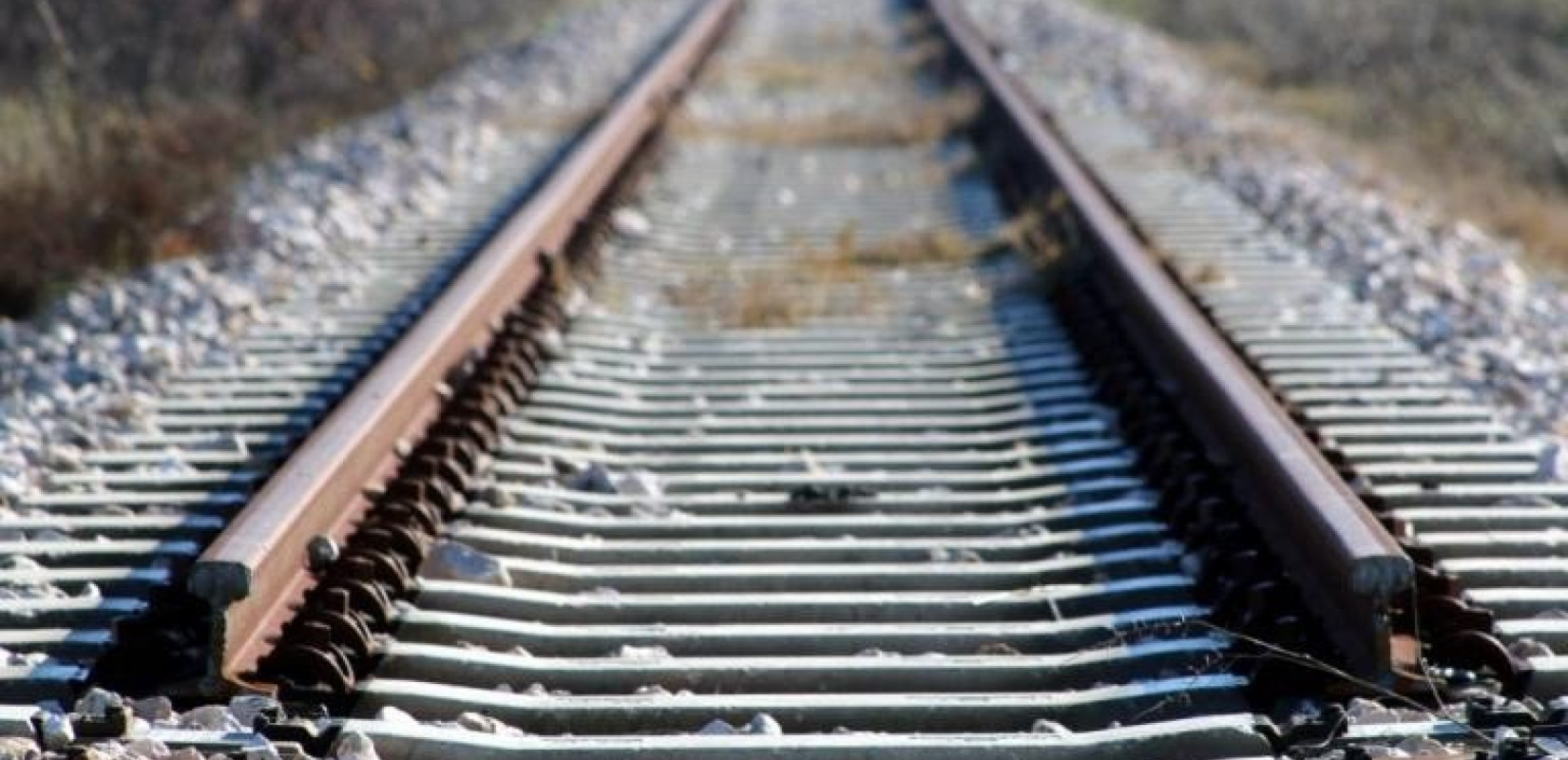 Πάτρα: Παραλίγο σύγκρουση οδηγού ΙΧ με το «ρομποτικό» τρένο του ΟΣΕ - Δεν κατέβηκαν οι μπάρες στη διάβαση