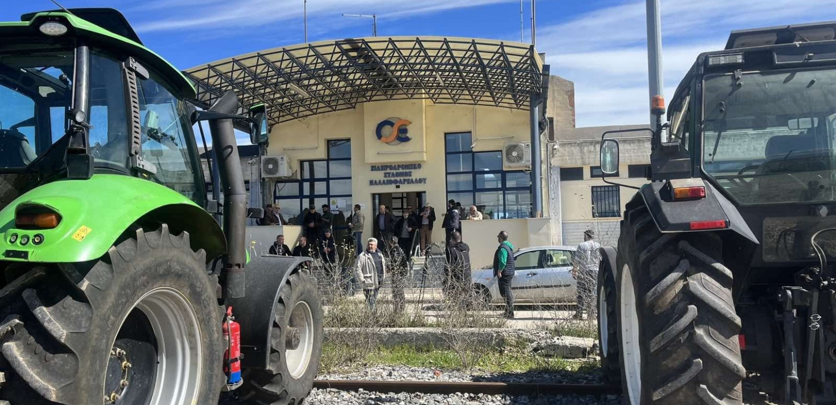 Μπλόκα αγροτών με τρακτέρ στις «ματωμένες ράγες» - Σε ποιες περιοχές (βίντεο, φωτ.)