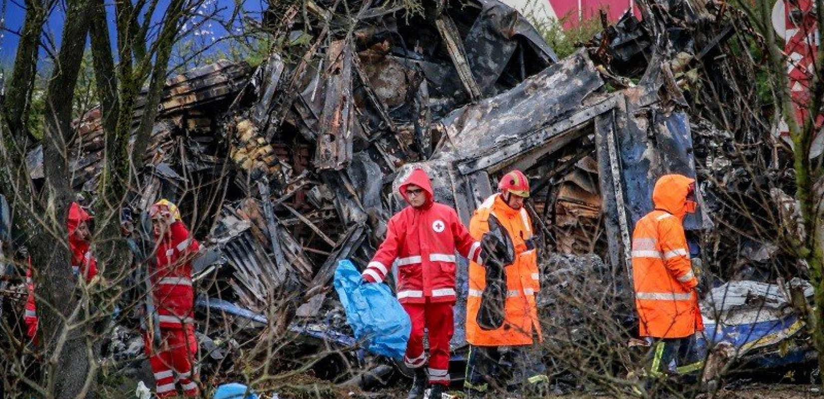 Τέμπη - Πυροσβεστική: Δεν έχουν βρεθεί φιάλες ή θραύσματα φιαλών υγραερίου στο σημείο