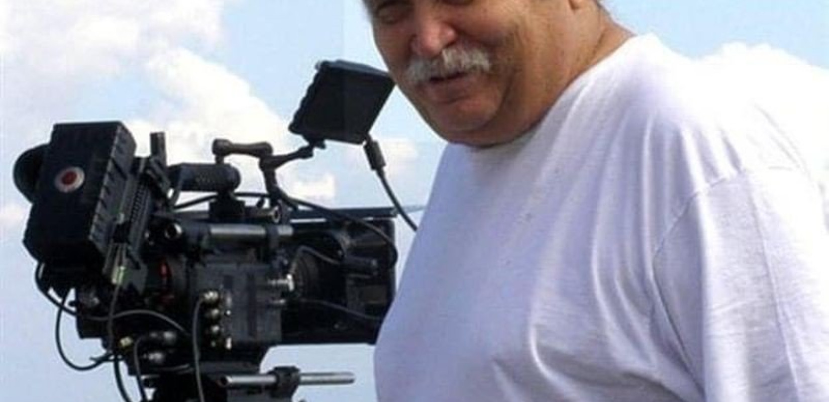 Απεβίωσε ο βραβευμένος σκηνοθέτης και συγγραφέας Λάκης Παπαστάθης	