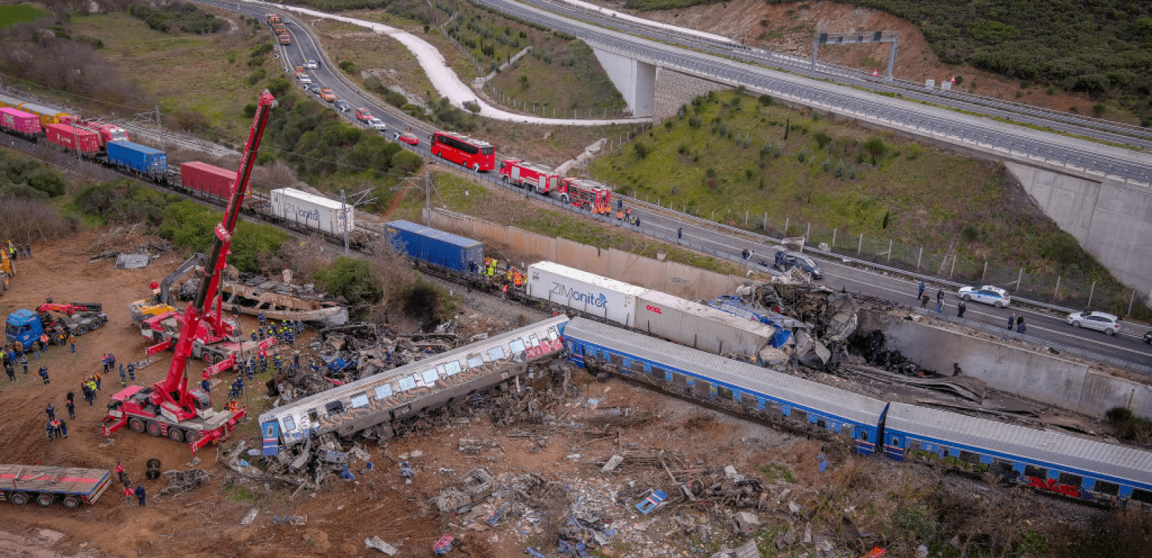 Τέμπη: Στο τρίτο βαγόνι εστιάζουν οι διασώστες τις έρευνες (βίντεο)