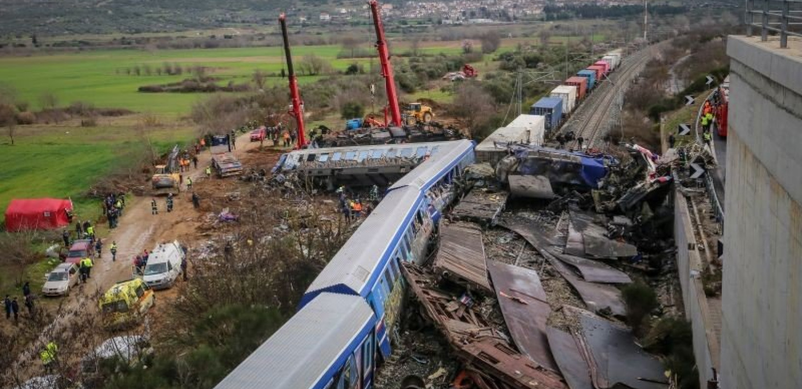 Μνημόσυνο σε όλους τους ναούς της χώρας για τα θύματα των Τεμπών